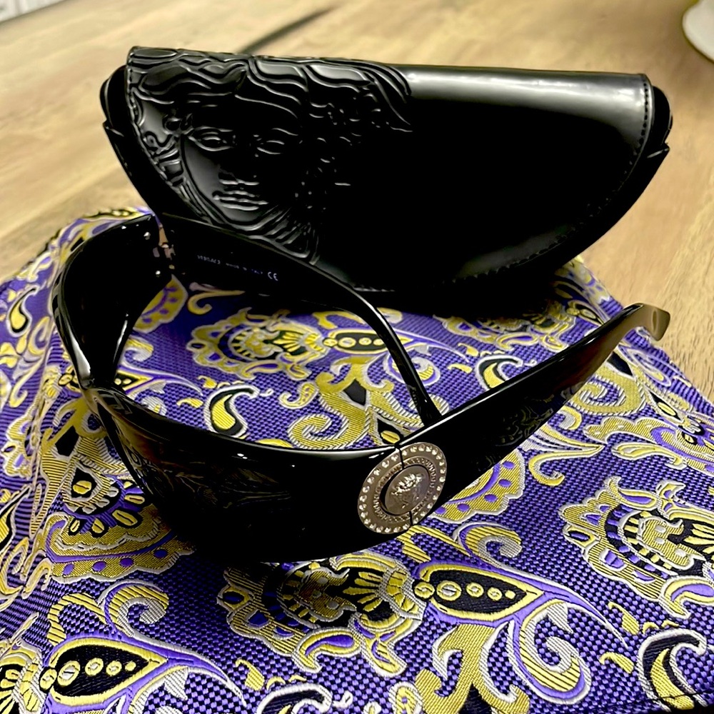 2005 Versace mens sunglasses with original case. No flaws